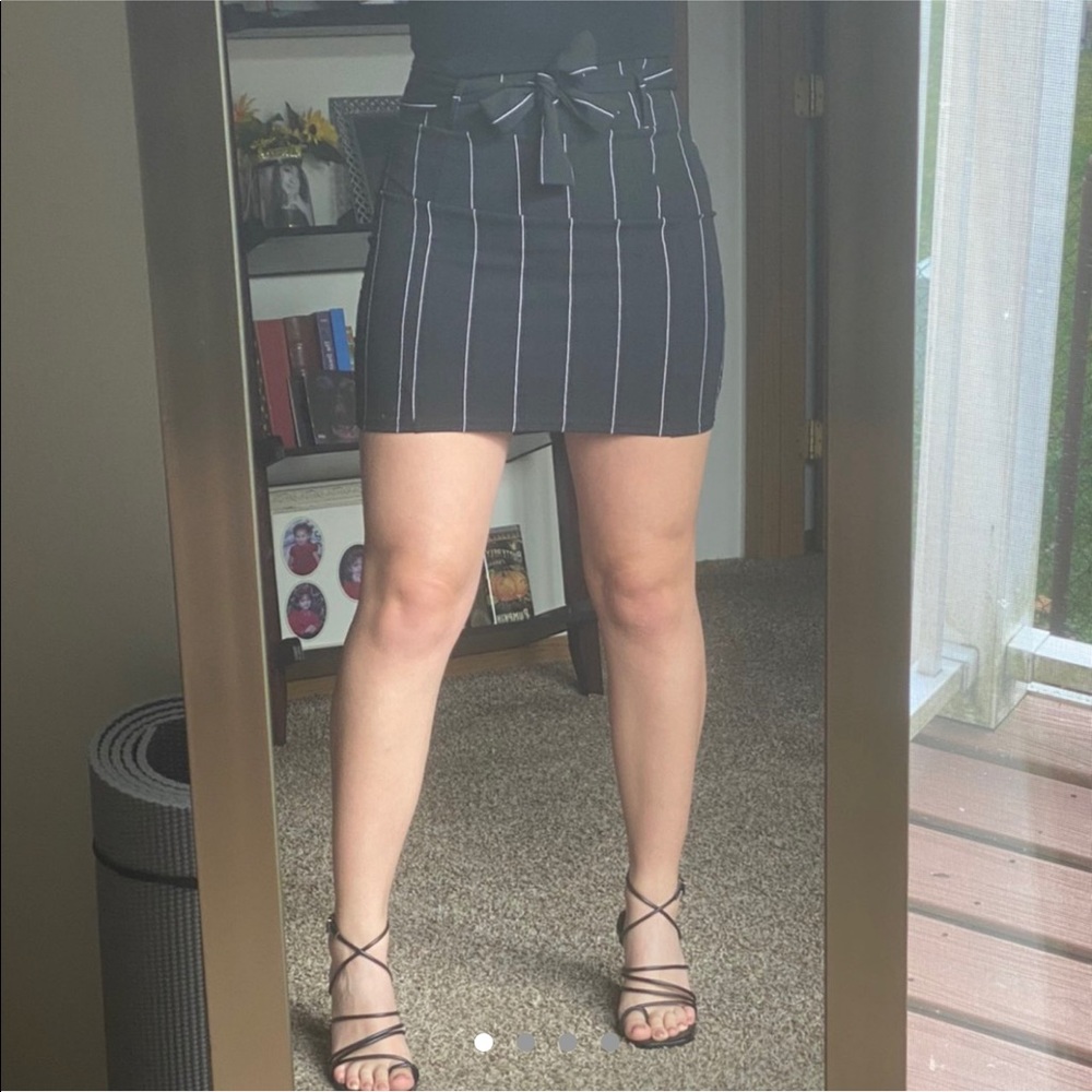 SOLD ❤️‍🔥 Prettylittlething pinstripe mini skirt 🖤